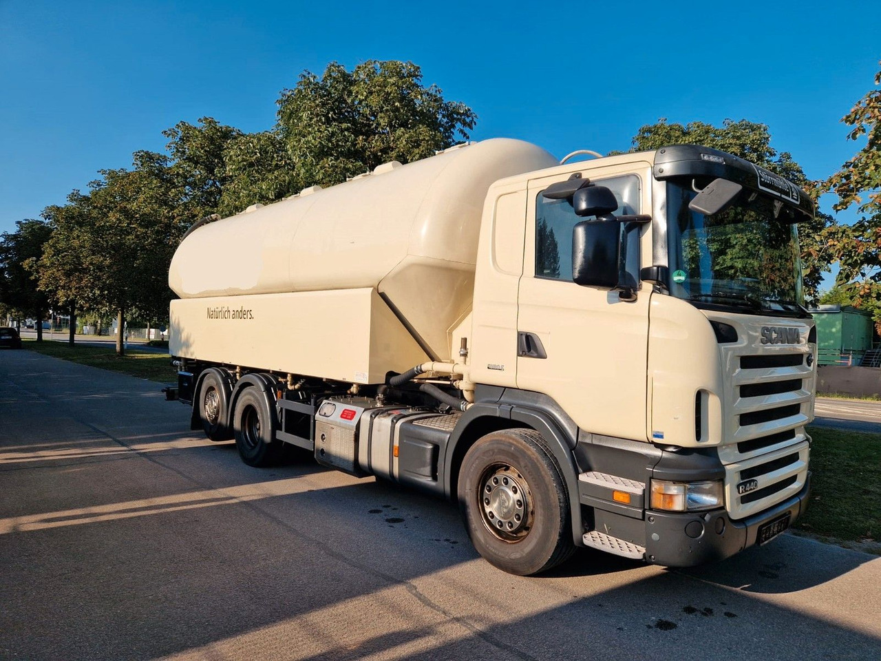 Scania R440 31m³ SILO 4 Kammer/Retarder/Kompressor/Lift - Cisternové vozidlo: obrázek 2 Scania R440 31m³ SILO 4 Kammer/Retarder/Kompressor/Lift - Cisternové vozidlo: obrázek 2