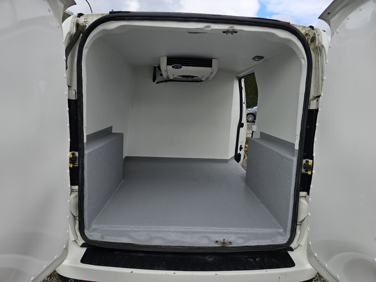 OPEL COMBO MAXI LONG CHLODNIA MROZNIA CARRIER KLIMA EURO6 - Chladící dodávka: obrázek 1 OPEL COMBO MAXI LONG CHLODNIA MROZNIA CARRIER KLIMA EURO6 - Chladící dodávka: obrázek 1