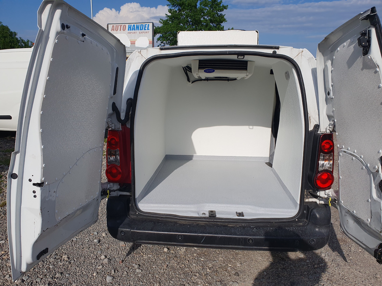 PEUGEOT PARTNER LONG CHLODNIA MROZNIA CARRIER KLIMA NAVI EURO6 - Chladící dodávka: obrázek 2 PEUGEOT PARTNER LONG CHLODNIA MROZNIA CARRIER KLIMA NAVI EURO6 - Chladící dodávka: obrázek 2