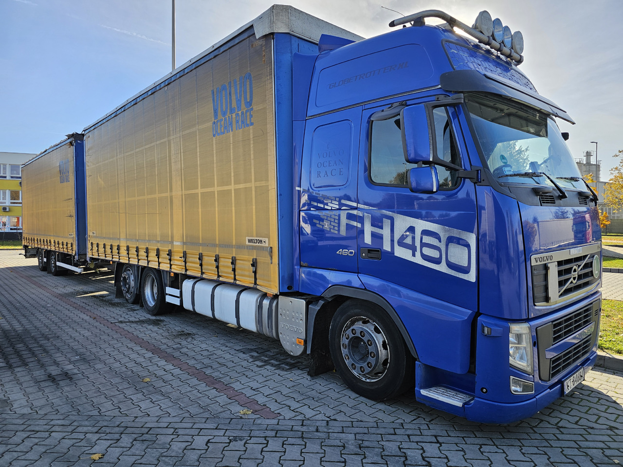 VOLVO FH460 ZESTAW TANDEM 120 M3 PRZEJAZDOWY + PRZYCZEPA FIRANKA SAF - Plachtový nákladní auto: obrázek 1 VOLVO FH460 ZESTAW TANDEM 120 M3 PRZEJAZDOWY + PRZYCZEPA FIRANKA SAF - Plachtový nákladní auto: obrázek 1