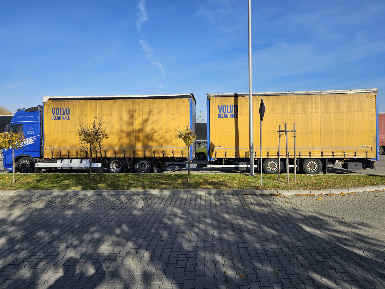 VOLVO FH460 ZESTAW TANDEM 120 M3 PRZEJAZDOWY + PRZYCZEPA FIRANKA SAF - Plachtový nákladní auto: obrázek 2 VOLVO FH460 ZESTAW TANDEM 120 M3 PRZEJAZDOWY + PRZYCZEPA FIRANKA SAF - Plachtový nákladní auto: obrázek 2