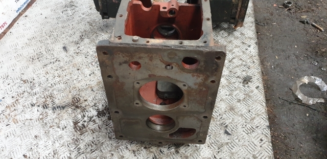 Case 3000, 4000 Series 4230 Transmission Housing 138340a1, 123060a1, 138339a1 - Transmise pro Traktor: obrázek 4 Case 3000, 4000 Series 4230 Transmission Housing 138340a1, 123060a1, 138339a1 - Transmise pro Traktor: obrázek 4