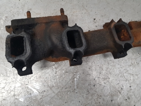 Case 5120, 5220 Exhaust Manifold J901919; 3901919; 76194614 - Výfukový svod pro Traktor: obrázek 4 Case 5120, 5220 Exhaust Manifold J901919; 3901919; 76194614 - Výfukový svod pro Traktor: obrázek 4