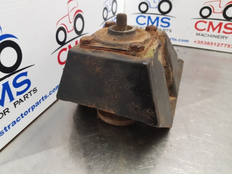 Case 5140, 5120, 5130, 5150, 5220, 5250, Cab Support Mounts 1531800c1 - Podvěs kabiny: obrázek 4 Case 5140, 5120, 5130, 5150, 5220, 5250, Cab Support Mounts 1531800c1 - Podvěs kabiny: obrázek 4