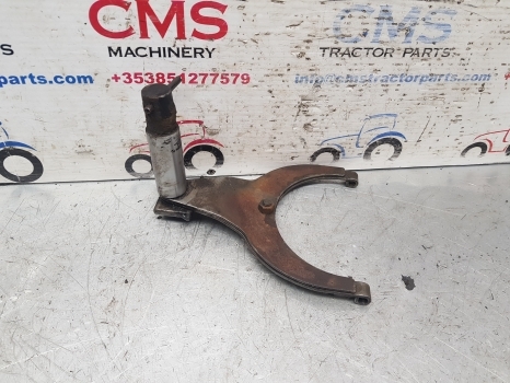Case International 956, 1056 Rear Axle Differential Fork 3230701r91, 2706178r93 - Zadní náprava pro Traktor: obrázek 1 Case International 956, 1056 Rear Axle Differential Fork 3230701r91, 2706178r93 - Zadní náprava pro Traktor: obrázek 1