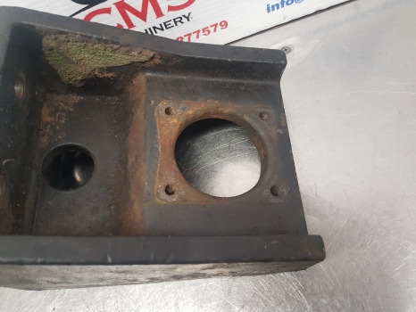 Case Maxxum 5120, 5140, 5130, 5240 Cab Front Support 1530867c1, 120205a2 - Podvěs kabiny: obrázek 5 Case Maxxum 5120, 5140, 5130, 5240 Cab Front Support 1530867c1, 120205a2 - Podvěs kabiny: obrázek 5