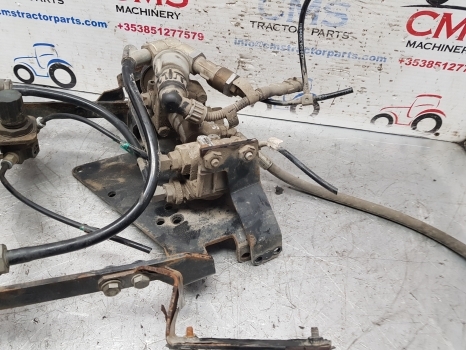 Case New Holland Air Brake Valve Unit 4700152650, 97350009570, 82016341 84157669 - Brzdový ventil pro Traktor: obrázek 3 Case New Holland Air Brake Valve Unit 4700152650, 97350009570, 82016341 84157669 - Brzdový ventil pro Traktor: obrázek 3