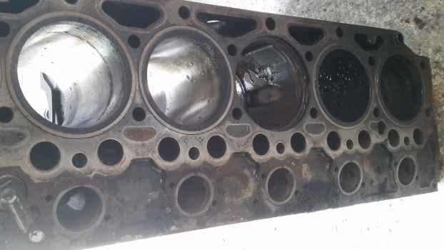 Deutz Agrotron New, Mk3 Lamborghini R6 Ser 150.7 Engine Block Crankcase 04282825 - Karter pro Traktor: obrázek 4 Deutz Agrotron New, Mk3 Lamborghini R6 Ser 150.7 Engine Block Crankcase 04282825 - Karter pro Traktor: obrázek 4