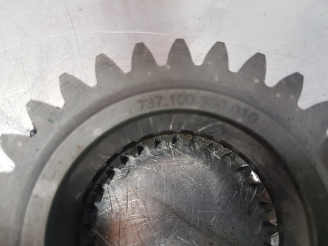 Fendt 724 S4, 714, 716, 718, 720, 722, Spur Gear Z28 737100380010 - Přední náprava: obrázek 4 Fendt 724 S4, 714, 716, 718, 720, 722, Spur Gear Z28 737100380010 - Přední náprava: obrázek 4