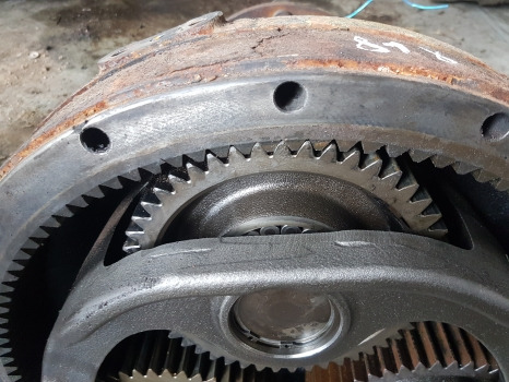 Fendt 818 Rear Half Axle Complete 718150151113, 718150151043, 737150150051 - Zadní náprava: obrázek 4 Fendt 818 Rear Half Axle Complete 718150151113, 718150151043, 737150150051 - Zadní náprava: obrázek 4