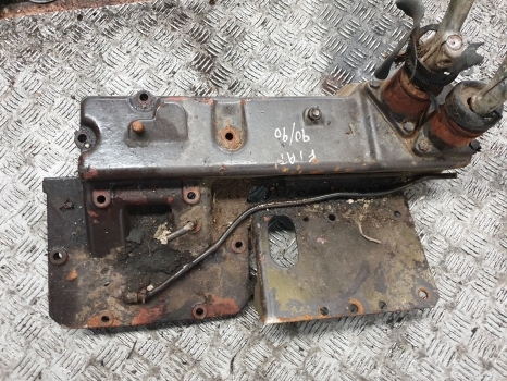 Fiat 90-90, 100-90, 110-90 Transmission Control Cover 5129987, 5130986, 5132247 - Řadící páka pro Traktor: obrázek 5 Fiat 90-90, 100-90, 110-90 Transmission Control Cover 5129987, 5130986, 5132247 - Řadící páka pro Traktor: obrázek 5