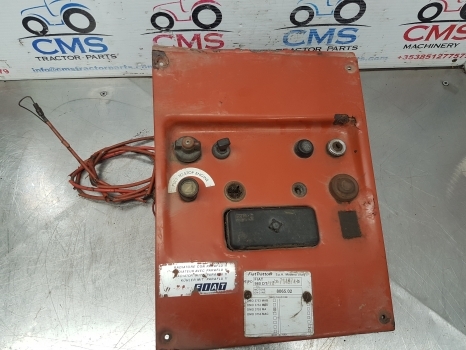 Fiat 980, Fiat 980dt, 680, 680dt, 880dt Instrument Panel 000000 - Kabina a interiér pro Traktor: obrázek 4 Fiat 980, Fiat 980dt, 680, 680dt, 880dt Instrument Panel 000000 - Kabina a interiér pro Traktor: obrázek 4