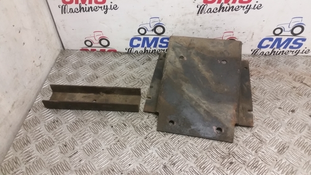Fiat F140 Cab Interior Brackets. Please Check By Photos. - Kabina a interiér pro Traktor: obrázek 3 Fiat F140 Cab Interior Brackets. Please Check By Photos. - Kabina a interiér pro Traktor: obrázek 3