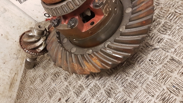Ford 10, 100, 600 Rear Bevel Gear Differential E0nn4209ca, E0nn4610da, 83927041 - Diferenciál pro Traktor: obrázek 2 Ford 10, 100, 600 Rear Bevel Gear Differential E0nn4209ca, E0nn4610da, 83927041 - Diferenciál pro Traktor: obrázek 2