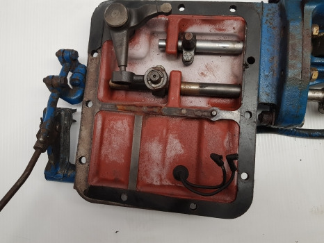 Ford 10 Series 6610, 7710, 7810, 7910, Transmission Gear Shift Cover E4nn7488aa - Převodovka: obrázek 2 Ford 10 Series 6610, 7710, 7810, 7910, Transmission Gear Shift Cover E4nn7488aa - Převodovka: obrázek 2