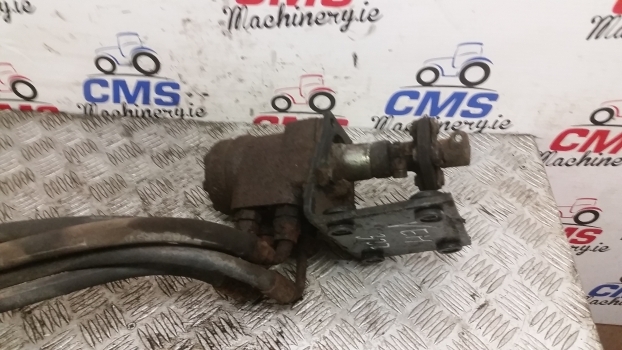 Ford 30, 10 S 4630 Danfoss Steering Motor Valve 83986295, E9223a244ba, 150n1260 - Ovládání volantem pro Traktor: obrázek 2 Ford 30, 10 S 4630 Danfoss Steering Motor Valve 83986295, E9223a244ba, 150n1260 - Ovládání volantem pro Traktor: obrázek 2