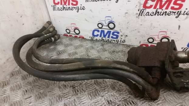 Ford 30, 10 S 4630 Danfoss Steering Motor Valve 83986295, E9223a244ba, 150n1260 - Ovládání volantem pro Traktor: obrázek 4 Ford 30, 10 S 4630 Danfoss Steering Motor Valve 83986295, E9223a244ba, 150n1260 - Ovládání volantem pro Traktor: obrázek 4