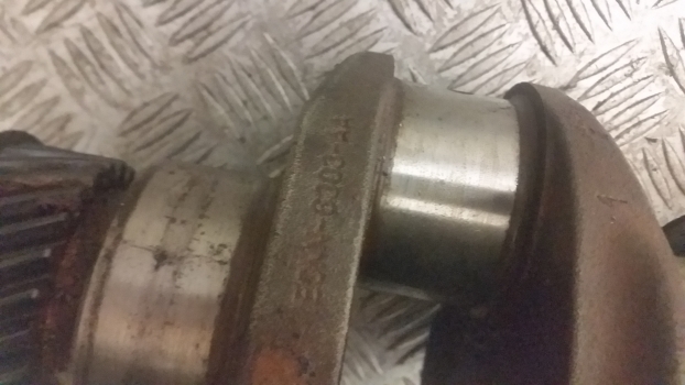 Ford 3600, 2910, 3 Cyl, 4.2 Stroke Crankshaft F0nn6300na, 87800469; E0nn6303aa - Zalomený hřídel pro Traktor: obrázek 2 Ford 3600, 2910, 3 Cyl, 4.2 Stroke Crankshaft F0nn6300na, 87800469; E0nn6303aa - Zalomený hřídel pro Traktor: obrázek 2