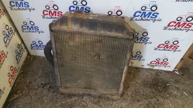 Ford 4500, 5000, 5100, 5600, 5500 Engine Water Cooling Radiator 86531508 - Chladič pro Traktor: obrázek 1 Ford 4500, 5000, 5100, 5600, 5500 Engine Water Cooling Radiator 86531508 - Chladič pro Traktor: obrázek 1