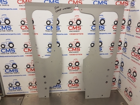 Ford 5000, 7000 Cab Front Quarter Panels, New Type Straight Window Kit Fs003 - Okno a díly pro Traktor: obrázek 1 Ford 5000, 7000 Cab Front Quarter Panels, New Type Straight Window Kit Fs003 - Okno a díly pro Traktor: obrázek 1