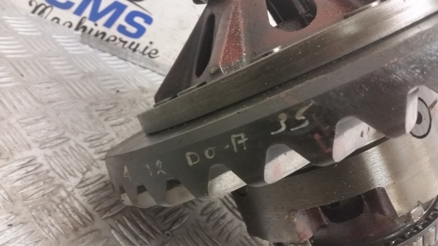 Ford 5000 Rear Bevel Gear (37:6) 81824192 And Differential C7nn4206a, 81816247 - Diferenciál pro Traktor: obrázek 2 Ford 5000 Rear Bevel Gear (37:6) 81824192 And Differential C7nn4206a, 81816247 - Diferenciál pro Traktor: obrázek 2