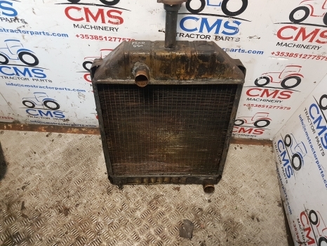 Ford 550, 655, 655a, 555a Radiator E0nn8005ea15l, 83925456 - Chladič pro Rýpadlo-nakladač: obrázek 1 Ford 550, 655, 655a, 555a Radiator E0nn8005ea15l, 83925456 - Chladič pro Rýpadlo-nakladač: obrázek 1