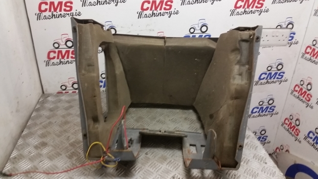 Ford 5640, 6640, 7740, 7840, 8240, 8340 Cab Dashboard Panel 81867812 - Palubní deska pro Traktor: obrázek 5 Ford 5640, 6640, 7740, 7840, 8240, 8340 Cab Dashboard Panel 81867812 - Palubní deska pro Traktor: obrázek 5