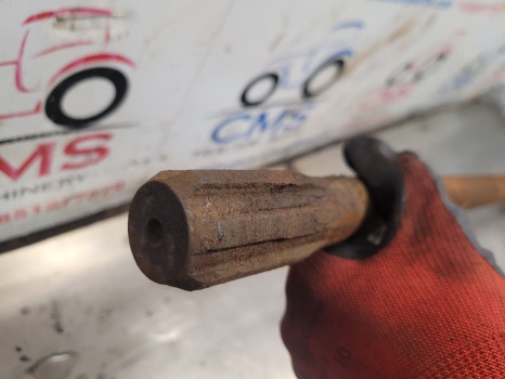 Ford 655c, 555c, 655d, 575d, 555b, 655 Front Axle Drive Shaft Car120972 - Přední náprava: obrázek 4 Ford 655c, 555c, 655d, 575d, 555b, 655 Front Axle Drive Shaft Car120972 - Přední náprava: obrázek 4