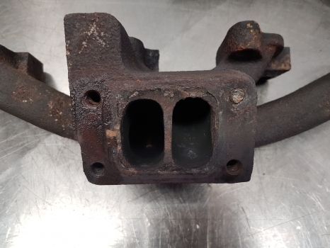 Ford 6610, 7410, 6600, 7600, 7610 Exhaust Manifold 81834263, E6nn9430aa - Výfukový svod pro Traktor: obrázek 4 Ford 6610, 7410, 6600, 7600, 7610 Exhaust Manifold 81834263, E6nn9430aa - Výfukový svod pro Traktor: obrázek 4