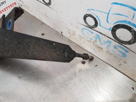 Ford 7610 5610, 6610, 6810, 7710 Sq Cab Fuel Tank Support E4nn9n204bb, 83955886 - Palivová nádrž: obrázek 4 Ford 7610 5610, 6610, 6810, 7710 Sq Cab Fuel Tank Support E4nn9n204bb, 83955886 - Palivová nádrž: obrázek 4