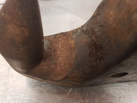 Ford 7810, 6610, 6410, 7710, 8210 Hook For Fwd. E0nne918ac29b, 83943810 - Rám/ Šasi: obrázek 2 Ford 7810, 6610, 6410, 7710, 8210 Hook For Fwd. E0nne918ac29b, 83943810 - Rám/ Šasi: obrázek 2