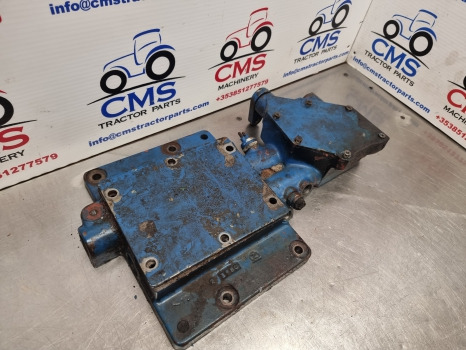 Ford 7840, 8340, 6640 40 Transmission Control Plate Cover F1nn7211ac - Transmise: obrázek 2 Ford 7840, 8340, 6640 40 Transmission Control Plate Cover F1nn7211ac - Transmise: obrázek 2