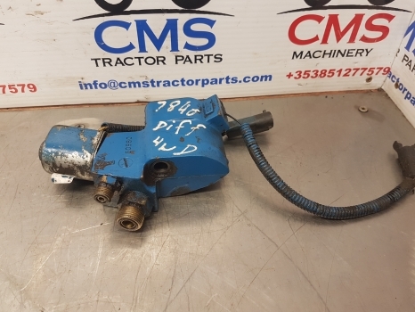 Ford 7840 Rear Differential Actuator Coupling 82014572, F0nn2n456ae, F0nn2n456af - Diferenciál pro Traktor: obrázek 1 Ford 7840 Rear Differential Actuator Coupling 82014572, F0nn2n456ae, F0nn2n456af - Diferenciál pro Traktor: obrázek 1