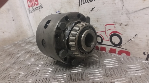 Ford 8340, 10, 40, Lb, Tlb Front Axle Differential Box Assy 9968055, 85827068 - Diferenciál pro Traktor: obrázek 2 Ford 8340, 10, 40, Lb, Tlb Front Axle Differential Box Assy 9968055, 85827068 - Diferenciál pro Traktor: obrázek 2