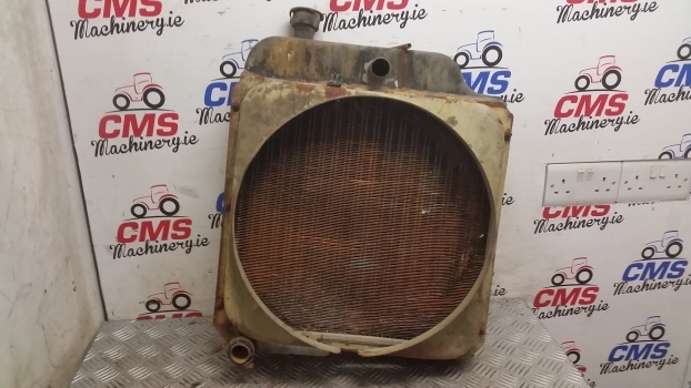 Ford Engine Water Cooling Radiator With Cowling - Chladič pro Traktor: obrázek 1 Ford Engine Water Cooling Radiator With Cowling - Chladič pro Traktor: obrázek 1