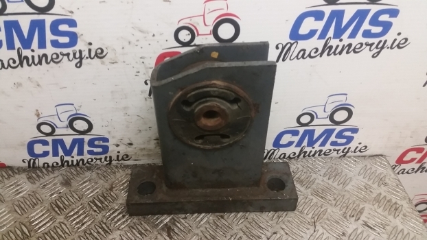 Ford New Holland 40, Ts Series Cab Mount 82021818 , 82021777 , 81866330 - Podvěs kabiny pro Traktor: obrázek 1 Ford New Holland 40, Ts Series Cab Mount 82021818 , 82021777 , 81866330 - Podvěs kabiny pro Traktor: obrázek 1