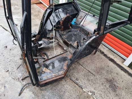 Kabina Ford New Holland 7740, 8240, 8340, 40 Series, Cab Frame 82005321: obrázek 8