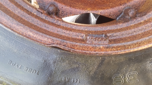 Ford Rear Wheel And Tyre 16.9-38. Please Check By The Photos. - Kompletní kolo pro Traktor: obrázek 2 Ford Rear Wheel And Tyre 16.9-38. Please Check By The Photos. - Kompletní kolo pro Traktor: obrázek 2