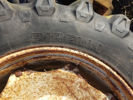 Ford Rear Wheel Complete R38 Pirelli Tm700 580/70r38 - Kompletní kolo pro Traktor: obrázek 4 Ford Rear Wheel Complete R38 Pirelli Tm700 580/70r38 - Kompletní kolo pro Traktor: obrázek 4