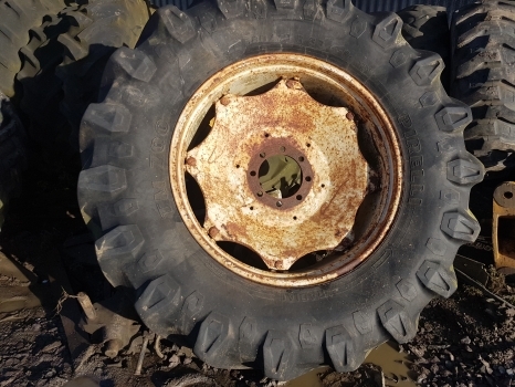 Ford Rear Wheel Complete R38 Pirelli Tm700 580/70r38 - Kompletní kolo pro Traktor: obrázek 1 Ford Rear Wheel Complete R38 Pirelli Tm700 580/70r38 - Kompletní kolo pro Traktor: obrázek 1