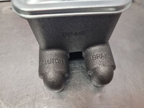 Ford Tw10, Tw Series, 9600 Brake Master Cylinder C7nn2140a, D3nn2140a - Brzdové díly pro Zemědělská technika: obrázek 4 Ford Tw10, Tw Series, 9600 Brake Master Cylinder C7nn2140a, D3nn2140a - Brzdové díly pro Zemědělská technika: obrázek 4