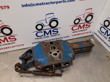 Ford Tw20, Tw10, 8700, 9700 Hydraulic Auxiliary Spool Valve D8nnb950ba - Hydraulika: obrázek 1 Ford Tw20, Tw10, 8700, 9700 Hydraulic Auxiliary Spool Valve D8nnb950ba - Hydraulika: obrázek 1