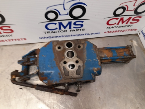 Ford Tw20, Tw10, 8700, 9700 Hydraulic Auxiliary Spool Valve D8nnb950ba - Hydraulika: obrázek 2 Ford Tw20, Tw10, 8700, 9700 Hydraulic Auxiliary Spool Valve D8nnb950ba - Hydraulika: obrázek 2