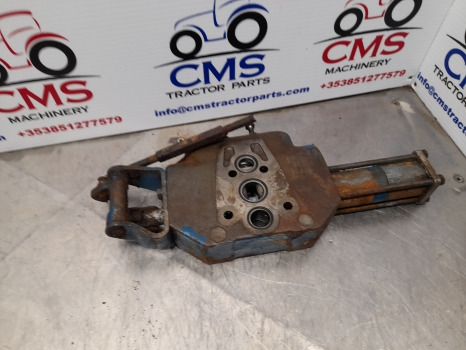 Ford Tw20, Tw10, 8700, 9700 Hydraulic Auxiliary Spool Valve D8nnb950ba - Hydraulika: obrázek 4 Ford Tw20, Tw10, 8700, 9700 Hydraulic Auxiliary Spool Valve D8nnb950ba - Hydraulika: obrázek 4