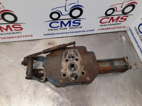 Ford Tw20, Tw10, 8700, 9700 Hydraulic Auxiliary Spool Valve D8nnb950ba - Hydraulika: obrázek 5 Ford Tw20, Tw10, 8700, 9700 Hydraulic Auxiliary Spool Valve D8nnb950ba - Hydraulika: obrázek 5