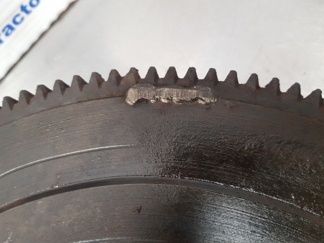 John Deere 1630, 2020, 2120, 1830, 2030, 2130 Flywheel And Ring Gear At21381 - Setrvačník: obrázek 3 John Deere 1630, 2020, 2120, 1830, 2030, 2130 Flywheel And Ring Gear At21381 - Setrvačník: obrázek 3