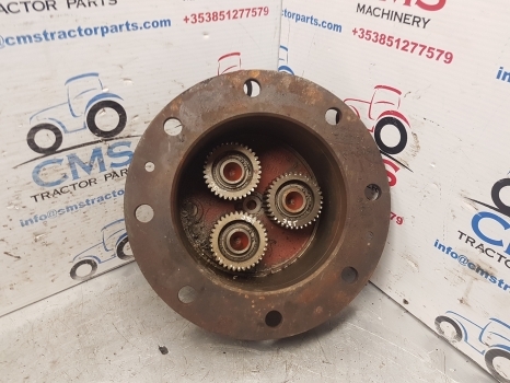 John Deere 2650 Front Axle Hub Hat Assy L60111, L60110, 4472463005, 4472363006 - Hlava pro Traktor: obrázek 1 John Deere 2650 Front Axle Hub Hat Assy L60111, L60110, 4472463005, 4472363006 - Hlava pro Traktor: obrázek 1