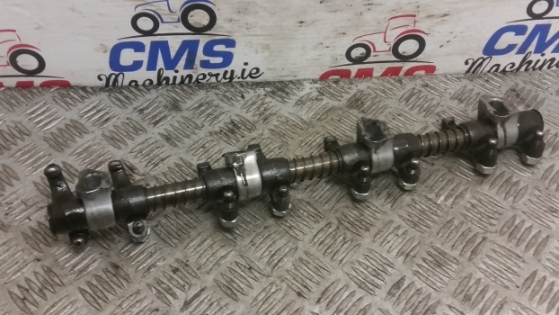 John Deere 6010, 6100, 6110 Engine Rocker Arm Shaft Assembly Re519736, R123513 - Motor a díly pro Traktor: obrázek 1 John Deere 6010, 6100, 6110 Engine Rocker Arm Shaft Assembly Re519736, R123513 - Motor a díly pro Traktor: obrázek 1