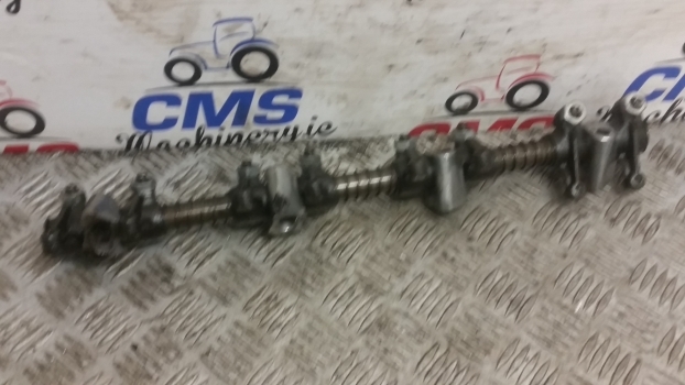 John Deere 6010, 6100, 6110 Engine Rocker Arm Shaft Assembly Re519736, R123513 - Motor a díly pro Traktor: obrázek 3 John Deere 6010, 6100, 6110 Engine Rocker Arm Shaft Assembly Re519736, R123513 - Motor a díly pro Traktor: obrázek 3