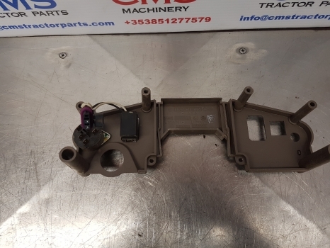 John Deere 6115m, 7330, 7520, 6195m Instrument Panel Bracket R110366, L175476 - Palubní deska pro Traktor: obrázek 2 John Deere 6115m, 7330, 7520, 6195m Instrument Panel Bracket R110366, L175476 - Palubní deska pro Traktor: obrázek 2